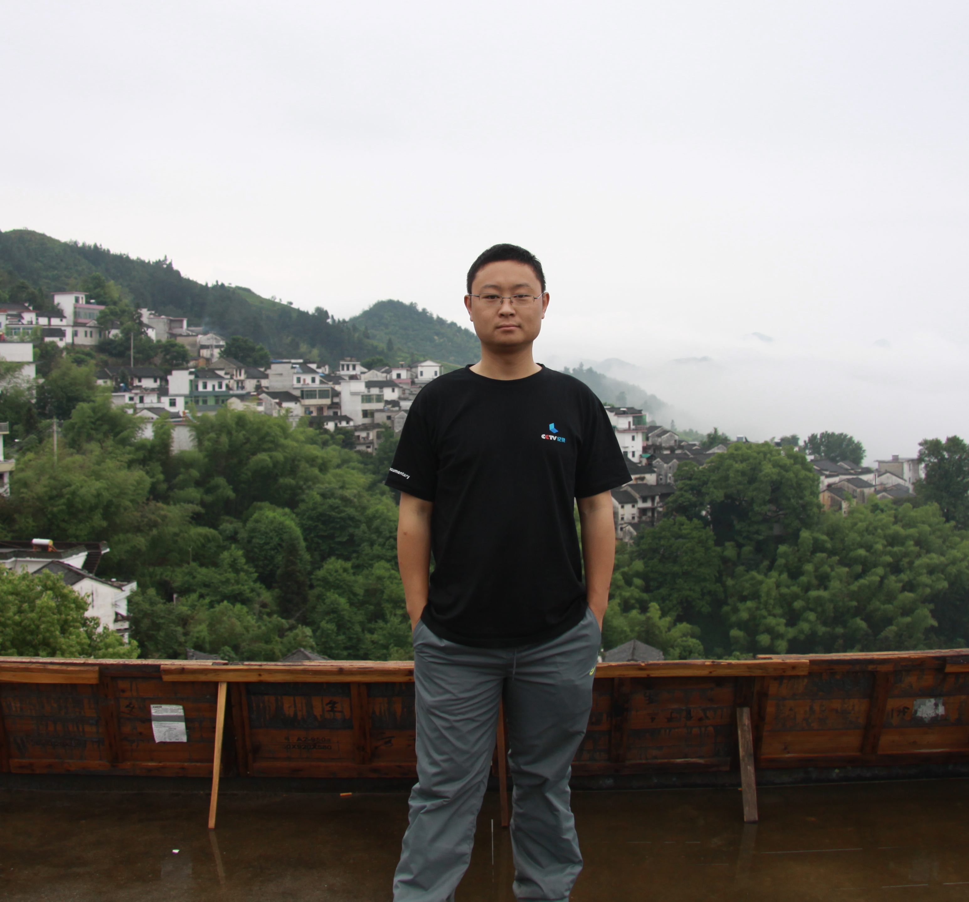 仰時(shí)威